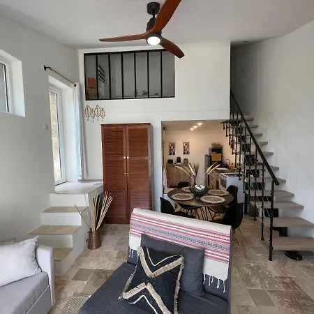 Jolie Annexe Du Mas Dans Le Coeur De La Garrigue Nimoise * Νιμ