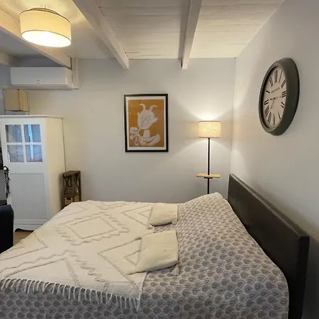 Jolie Annexe Du Mas Dans Le Coeur De La Garrigue Nimoise * Νιμ