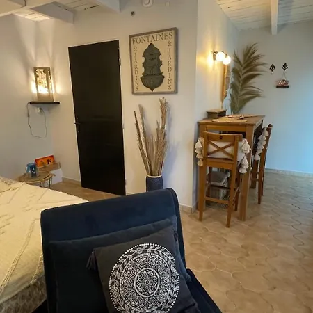 Casa de Férias Jolie Annexe Du Mas Dans Le Coeur De La Garrigue Nimoise
